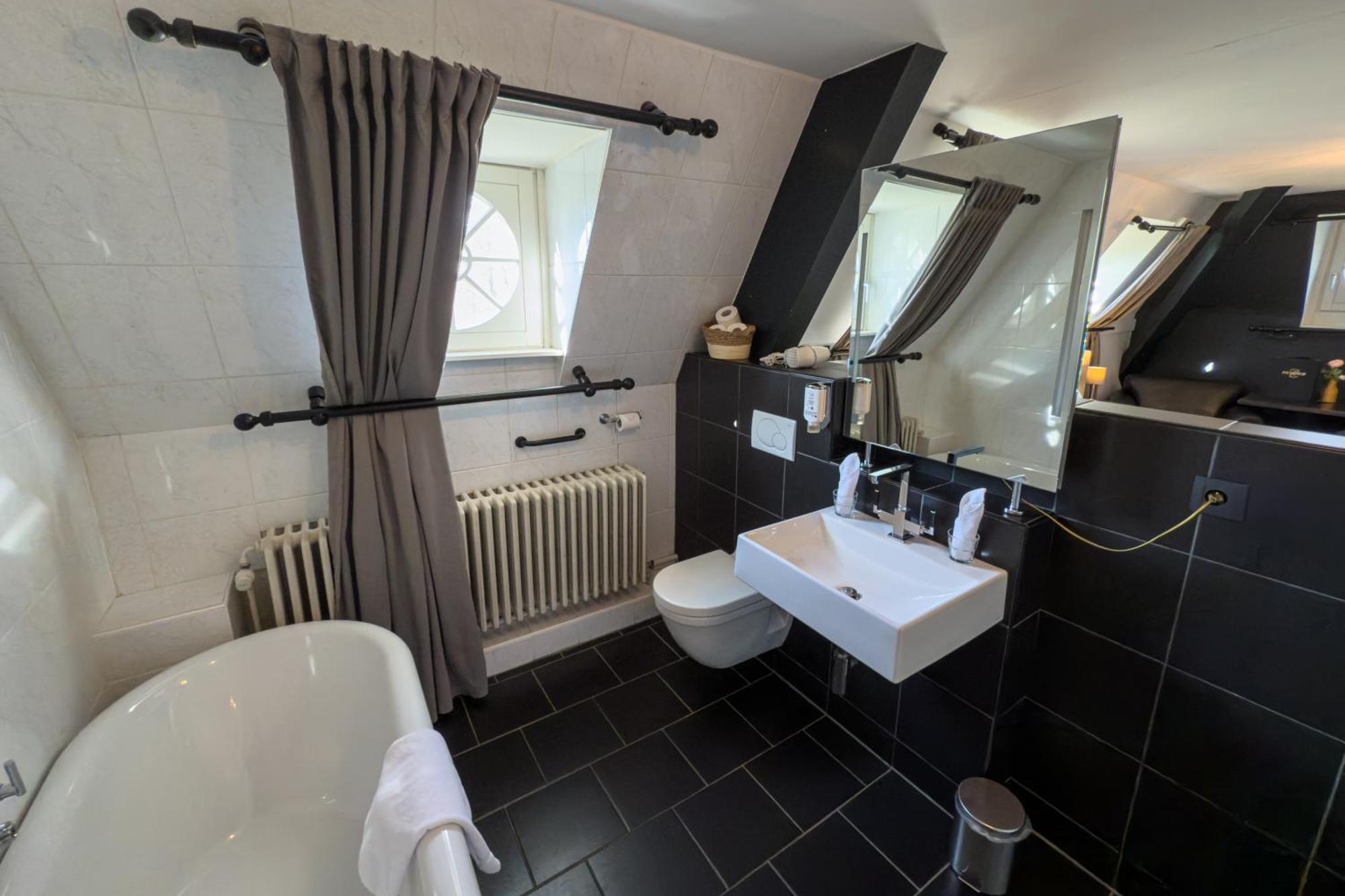 Hotel Kasteel Pietersheim Maastricht - Lanaken Esterno foto